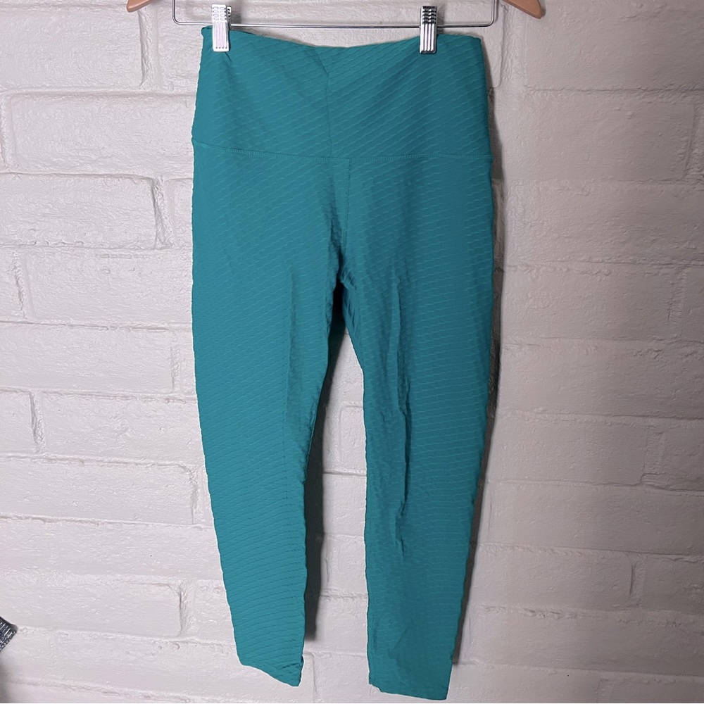 Green scrunch bum leggings